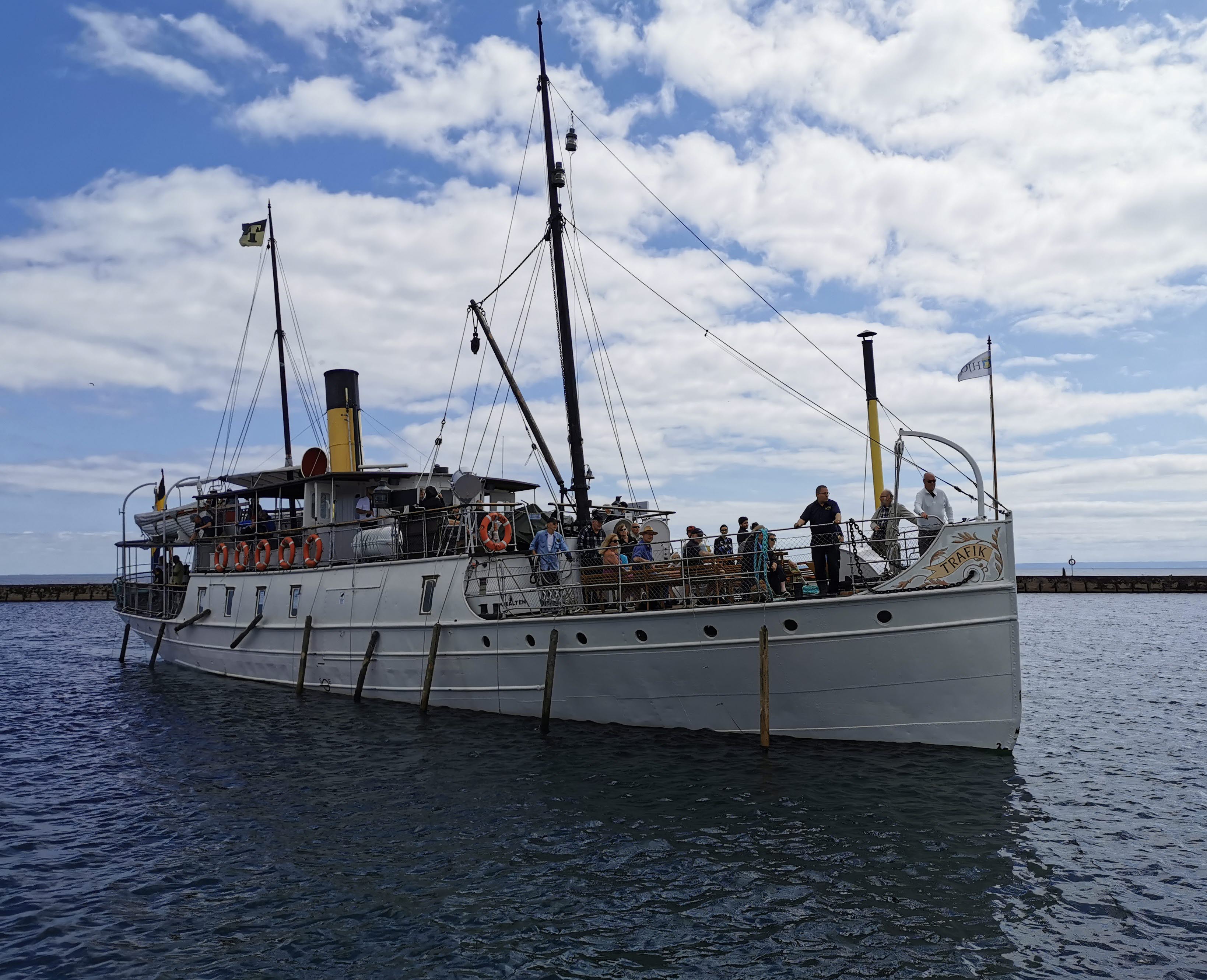 The steamer Traffic with passengers on board
