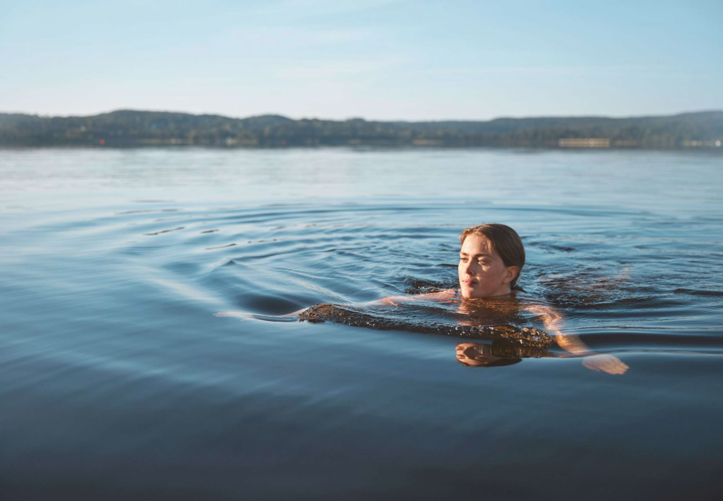 A guest swimming in the Lake Aspen, Aspenäs Herrgård