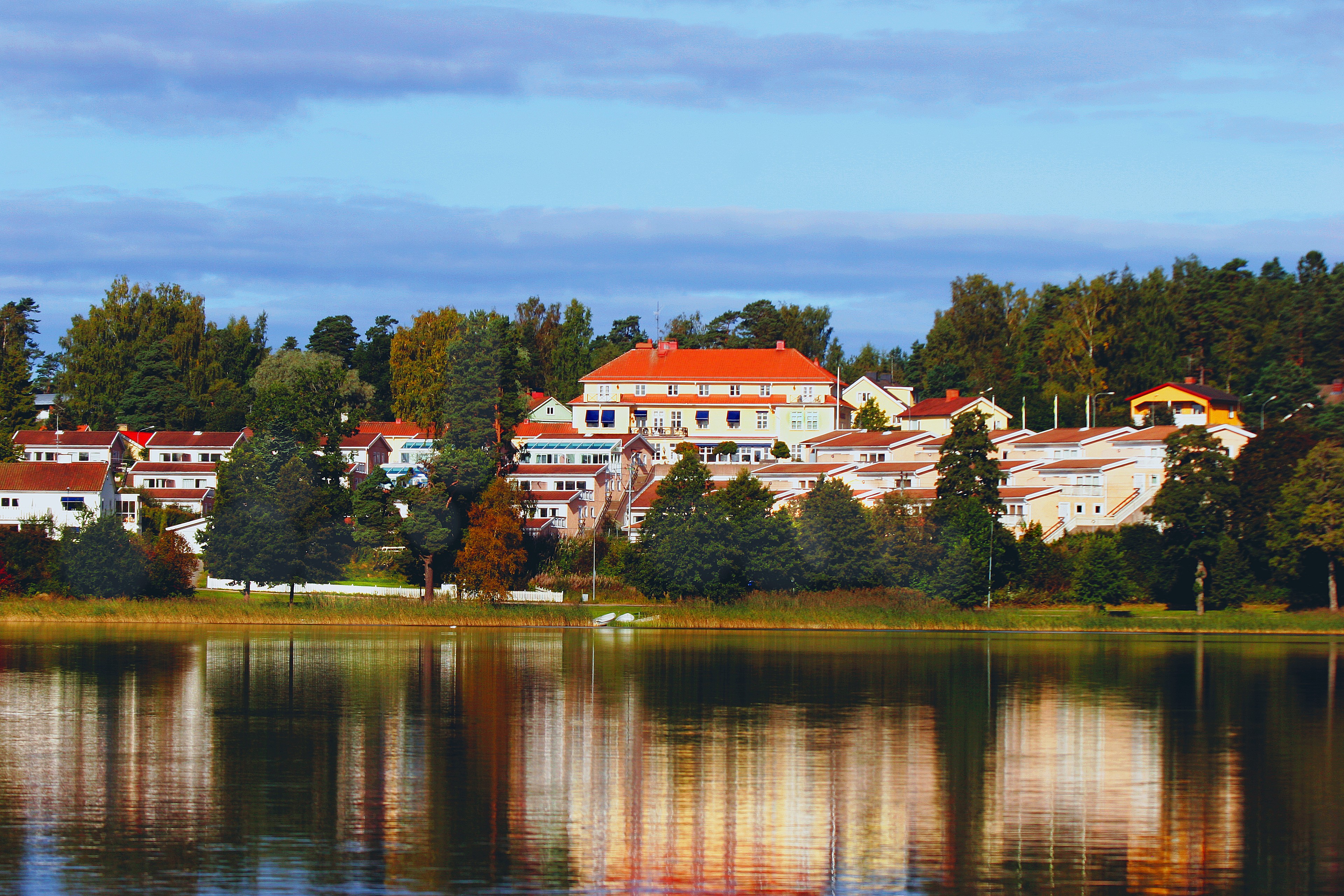 A beautiful seasida view over Hotell Dalsland.