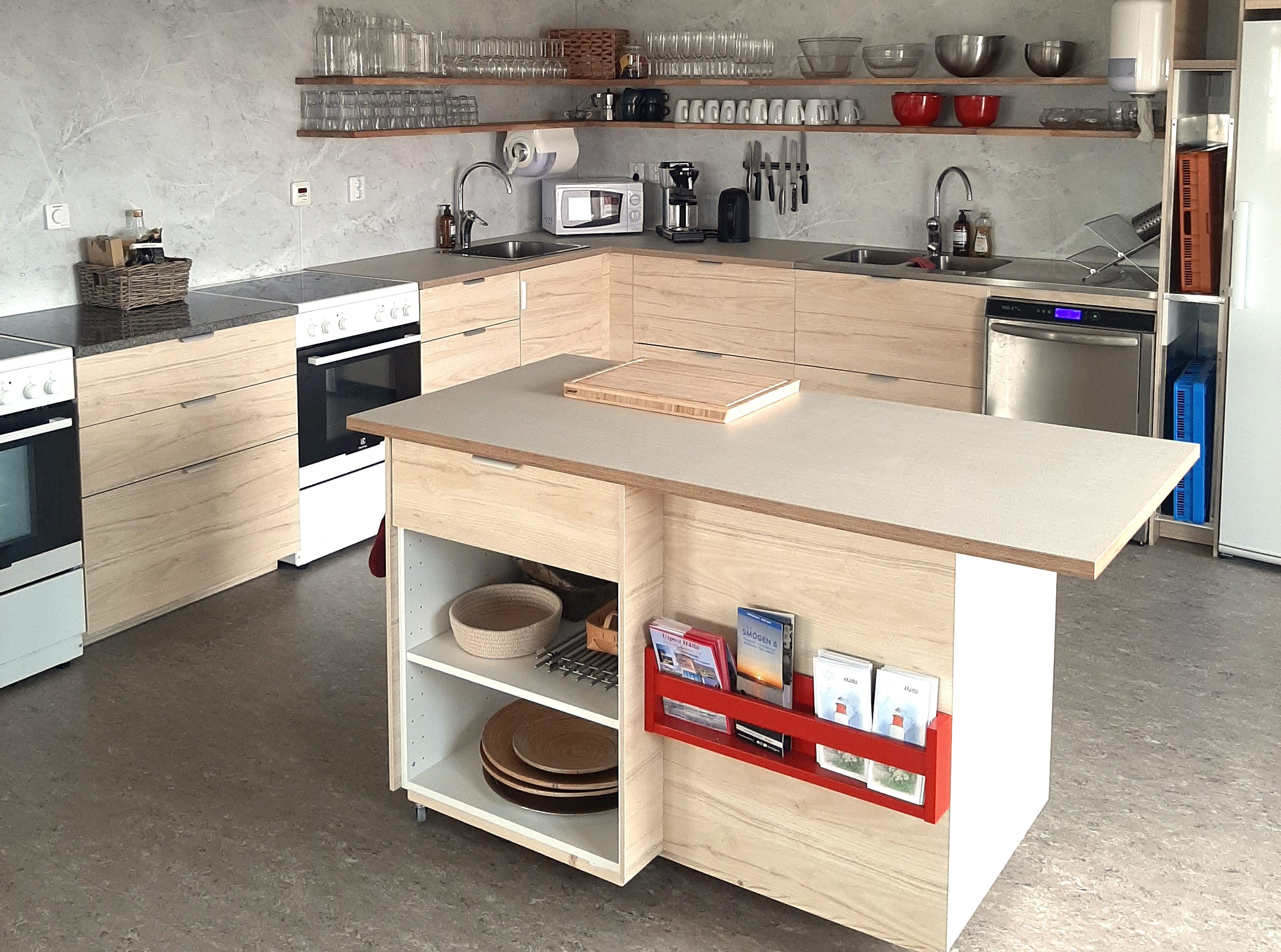 The kitchen in a cabin at Utpost Hållö