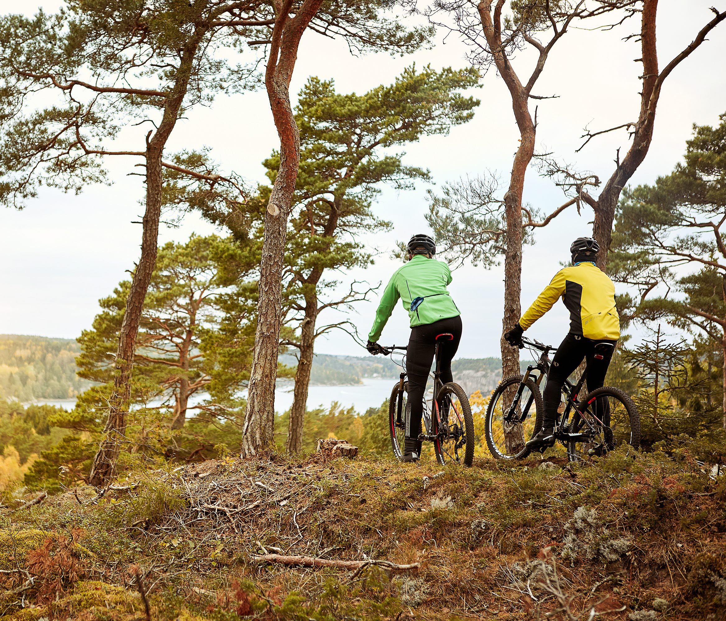 Two cyklists enjoying the view close to Lagunen Camping.