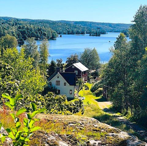 Lake view over the cabins at Nössemark Camping, Café, Guest Harbor & Cabins