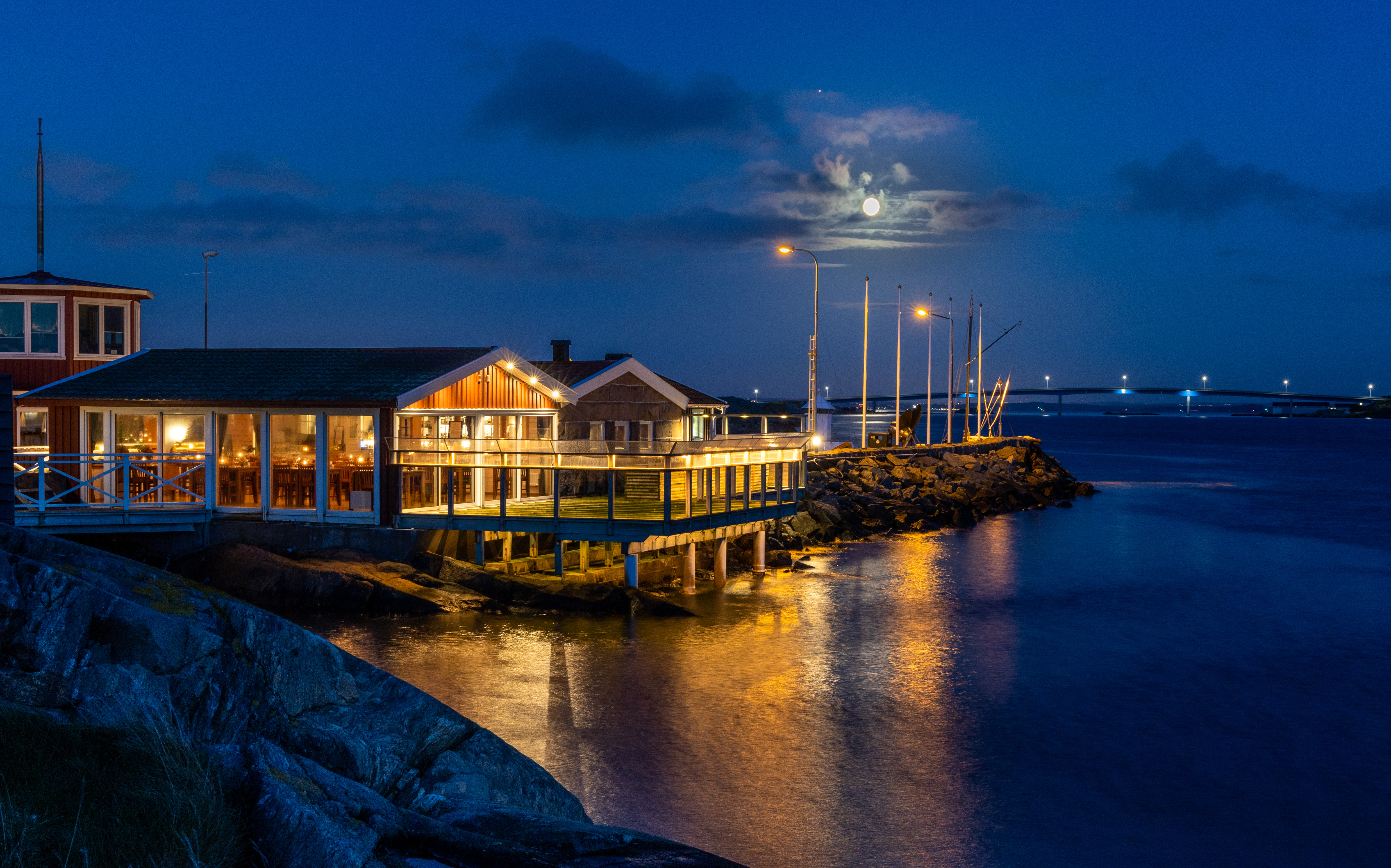 Evning over restaurant Tullhuset