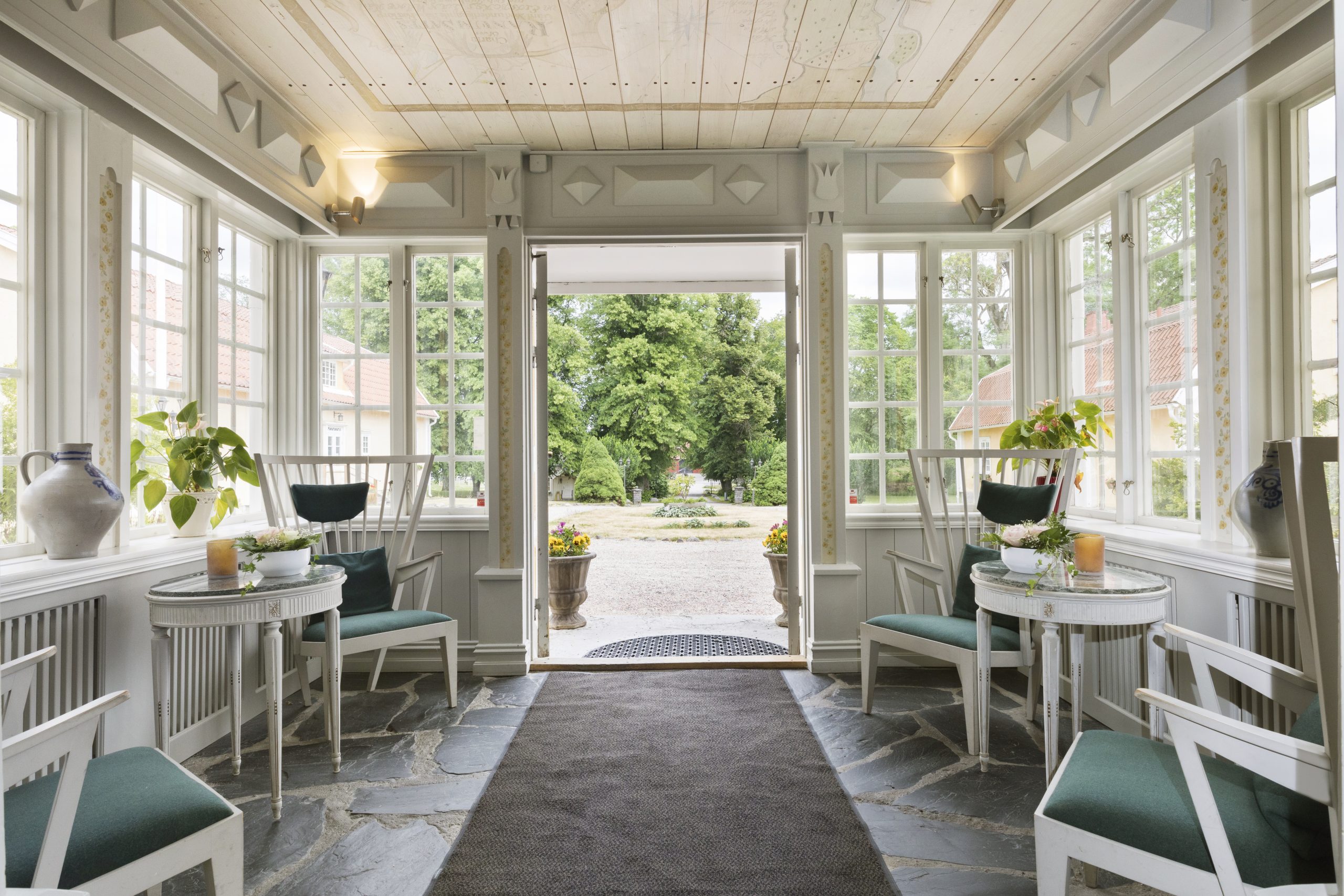 The entrance at Ronnums Herrgård