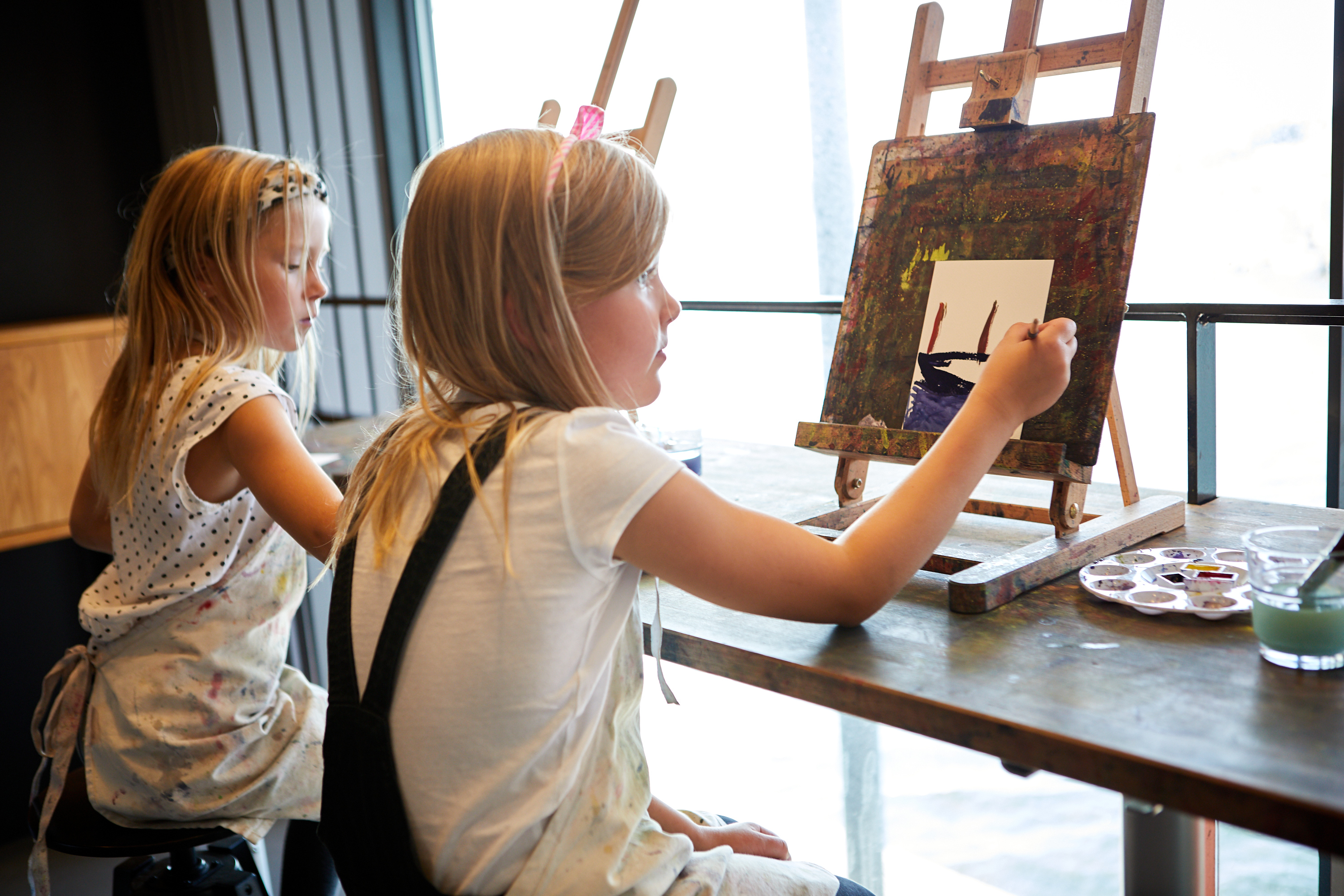 Family visiting Nordic Watercolour Museum in Skärhamn