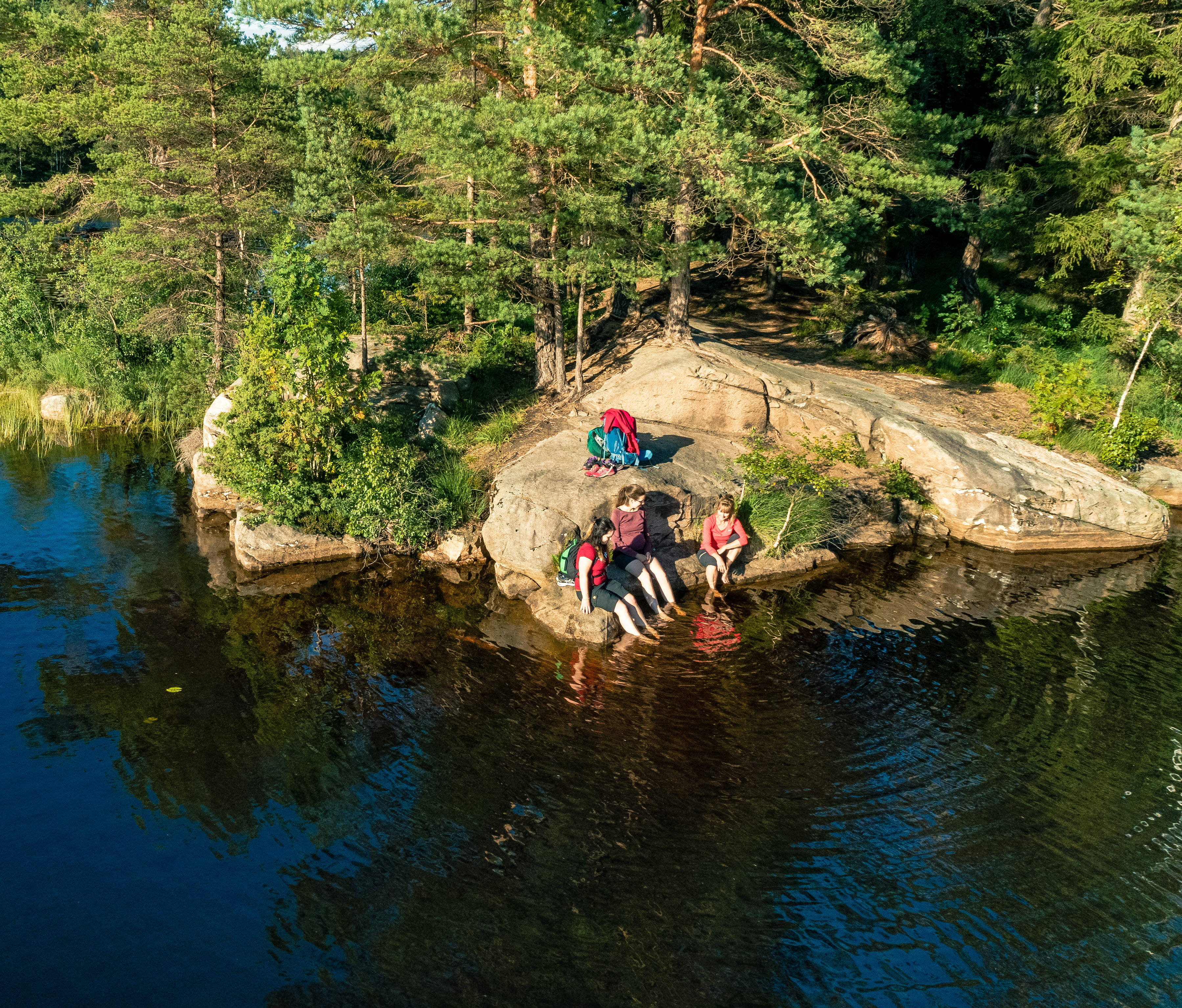 Hikers along Bohusleden