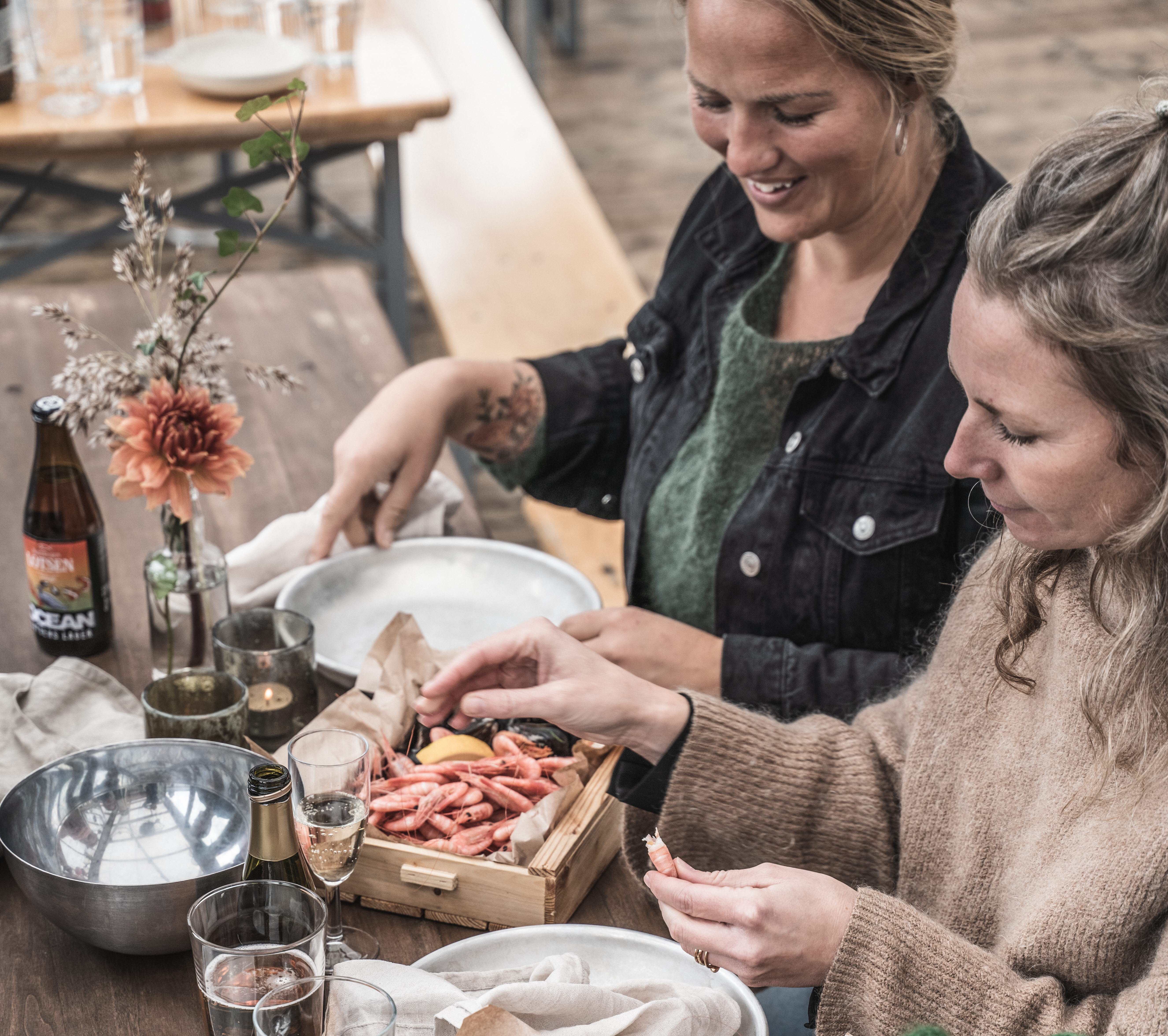 People enjoying Hamnkrogen Lotsen