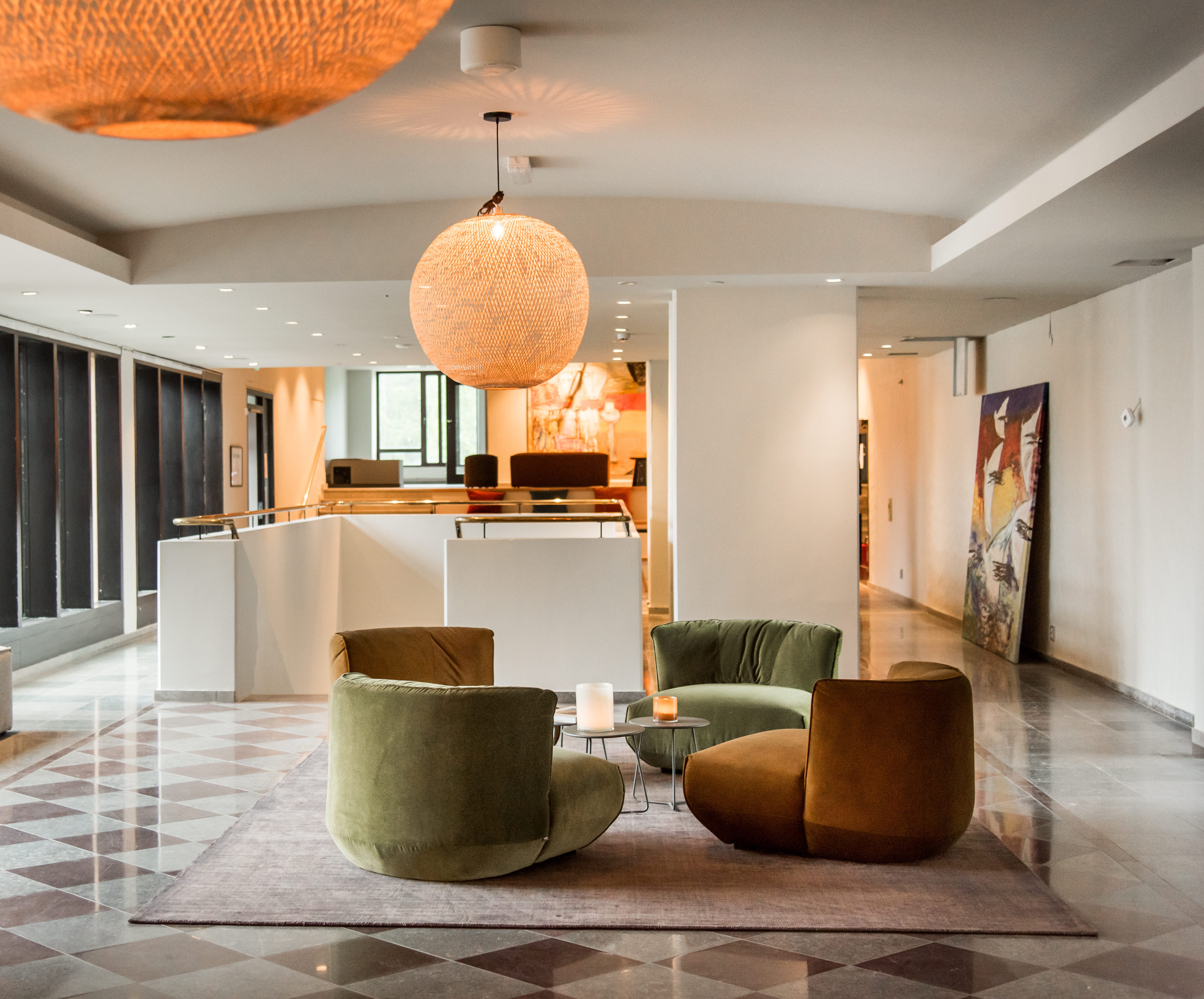 A picture of a hotel lobby.