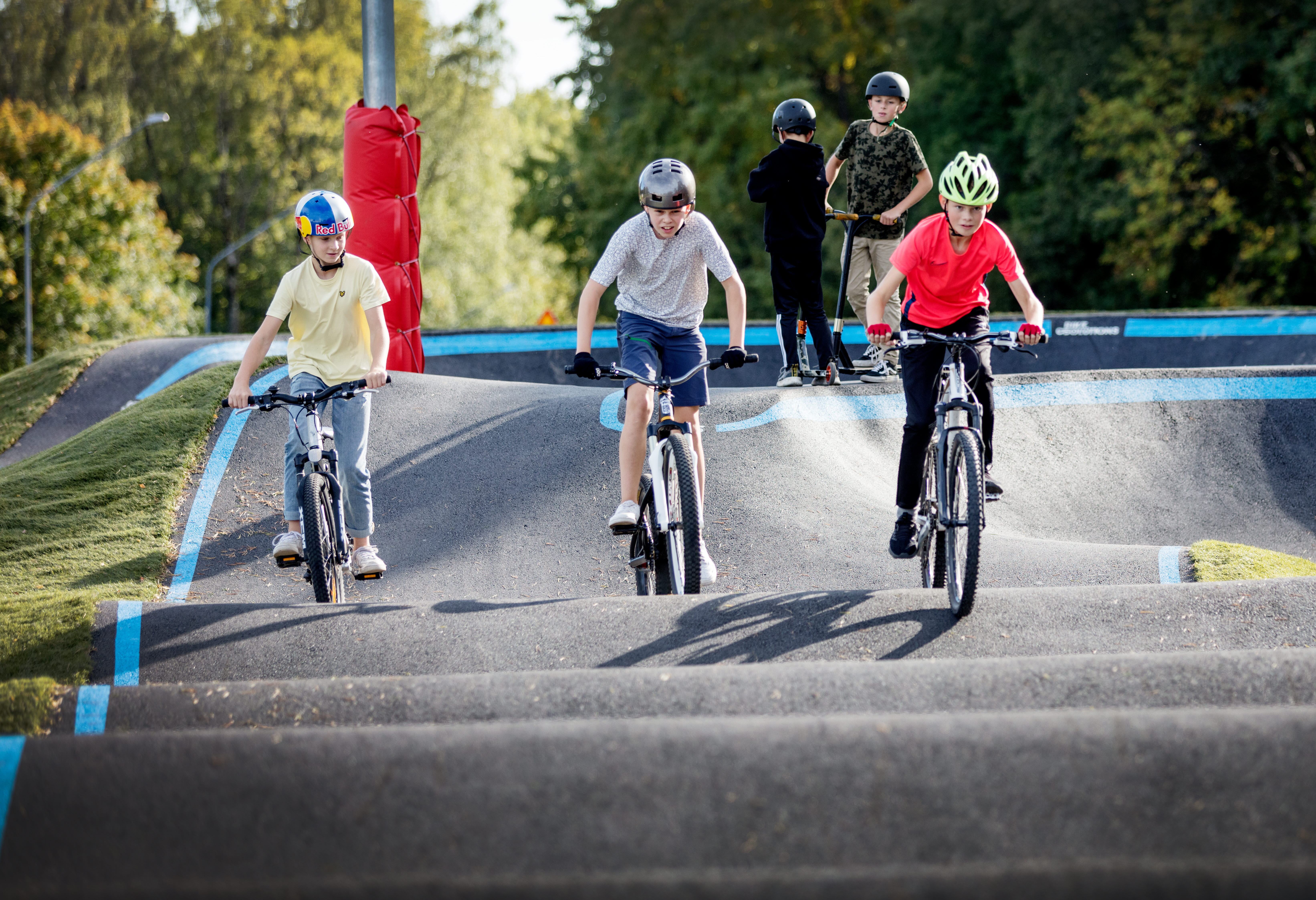 Guys on a bicycles in the pump track Utmaningen at Billingen Skövde