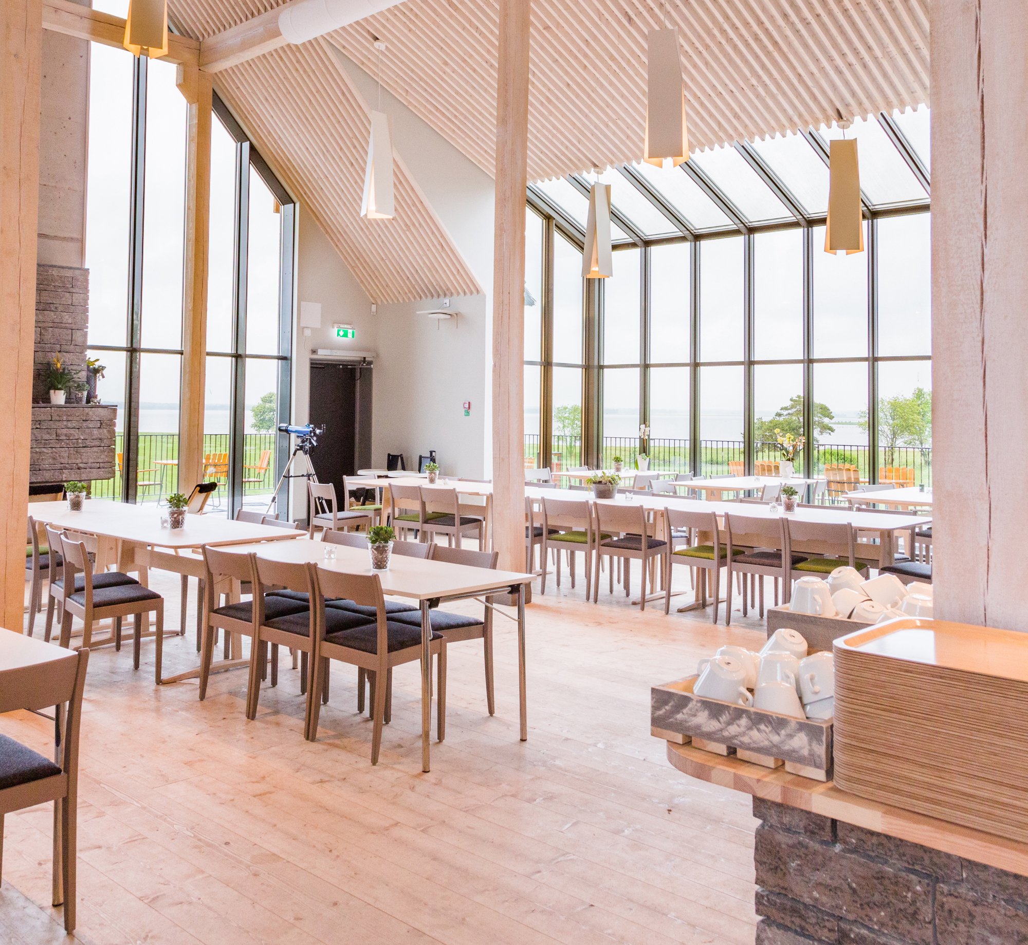 Interior picture from Café Doppingen. Bright walls and ceiling. Bright wooden furniture.
