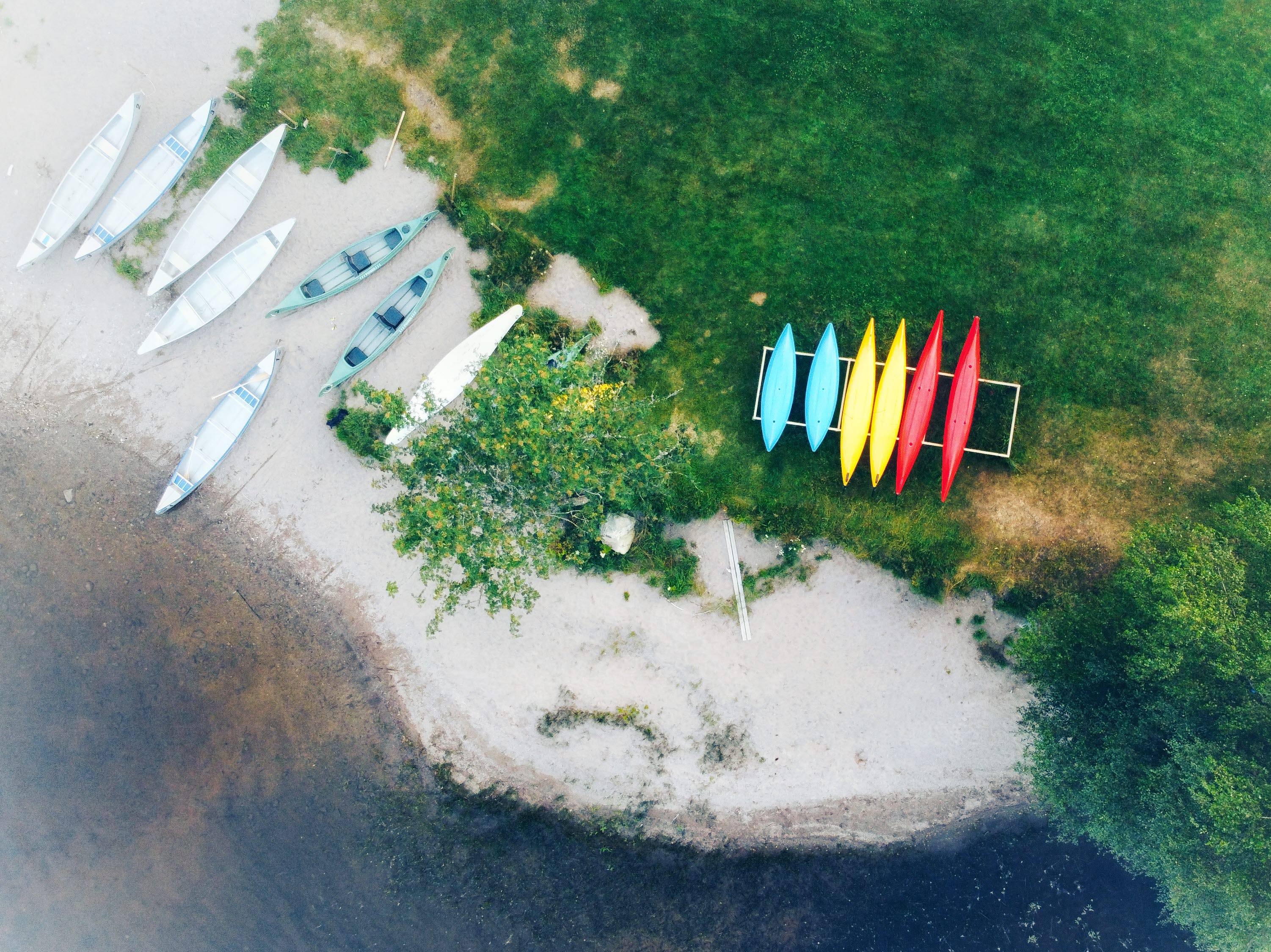 Canoes and kayaks at Ragnerud in Högsäter. 