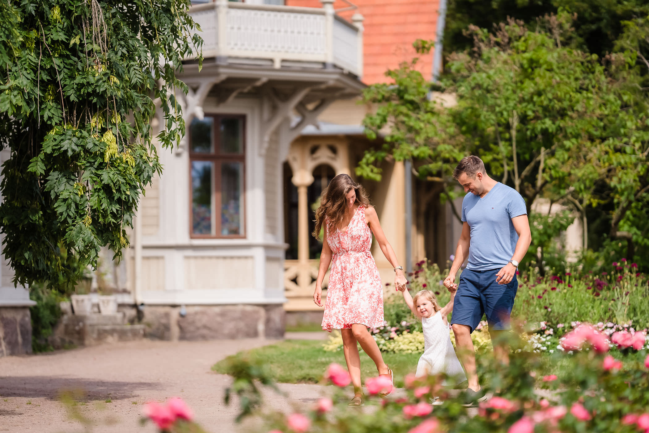 Family having a stroll in the town park of Hjo. 