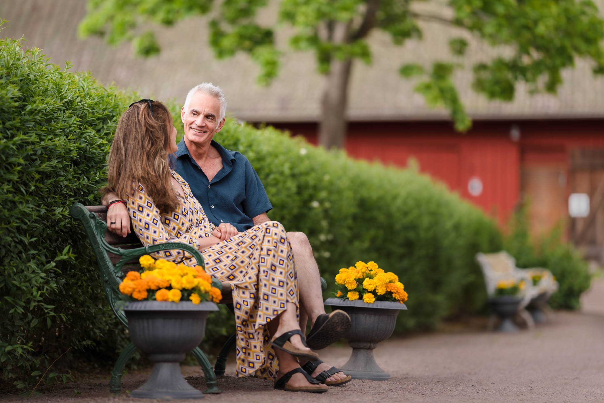 Couple on a bench in Hjo