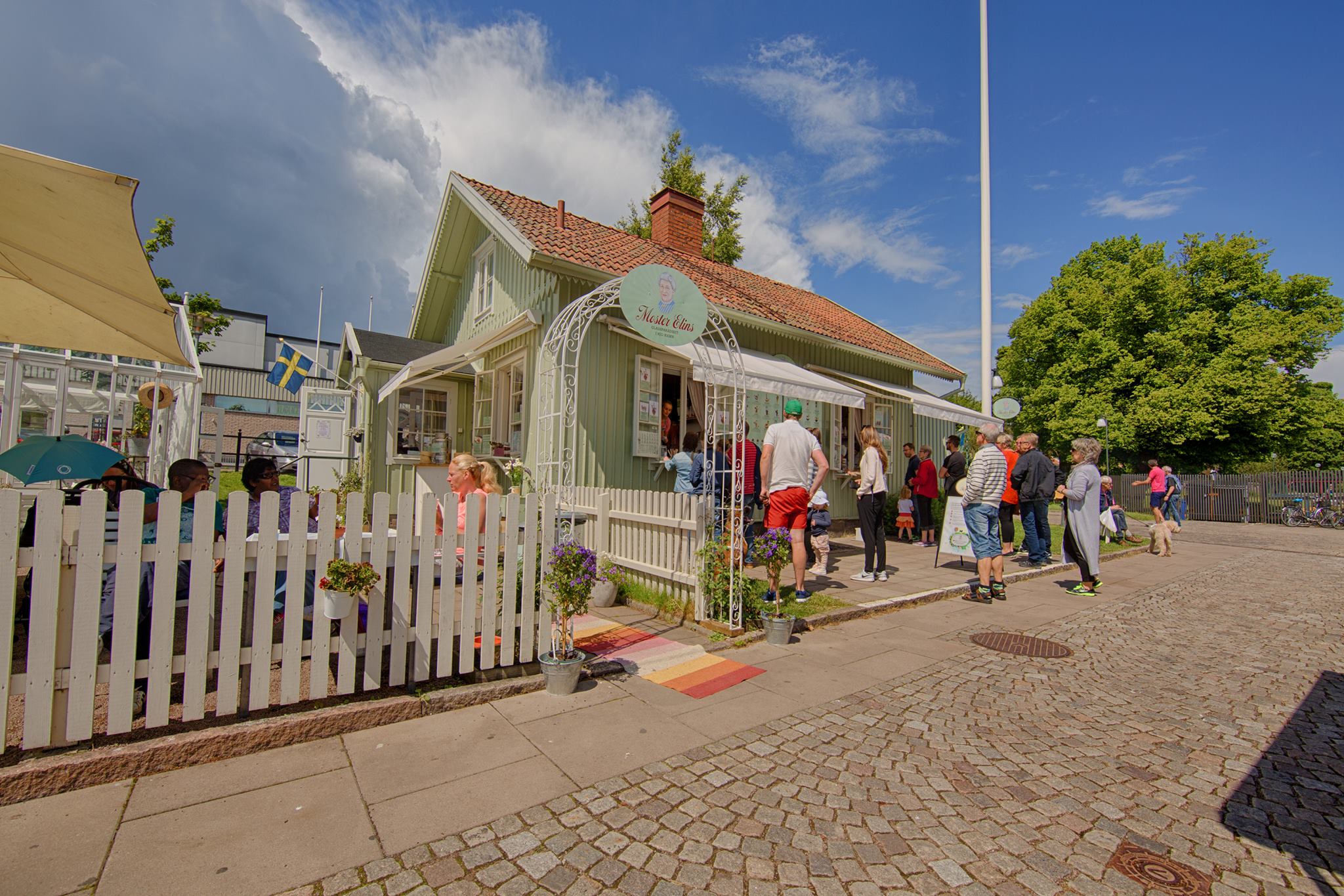 Moster Elins ica cream cafe in Hjo Harbour / Wharf.