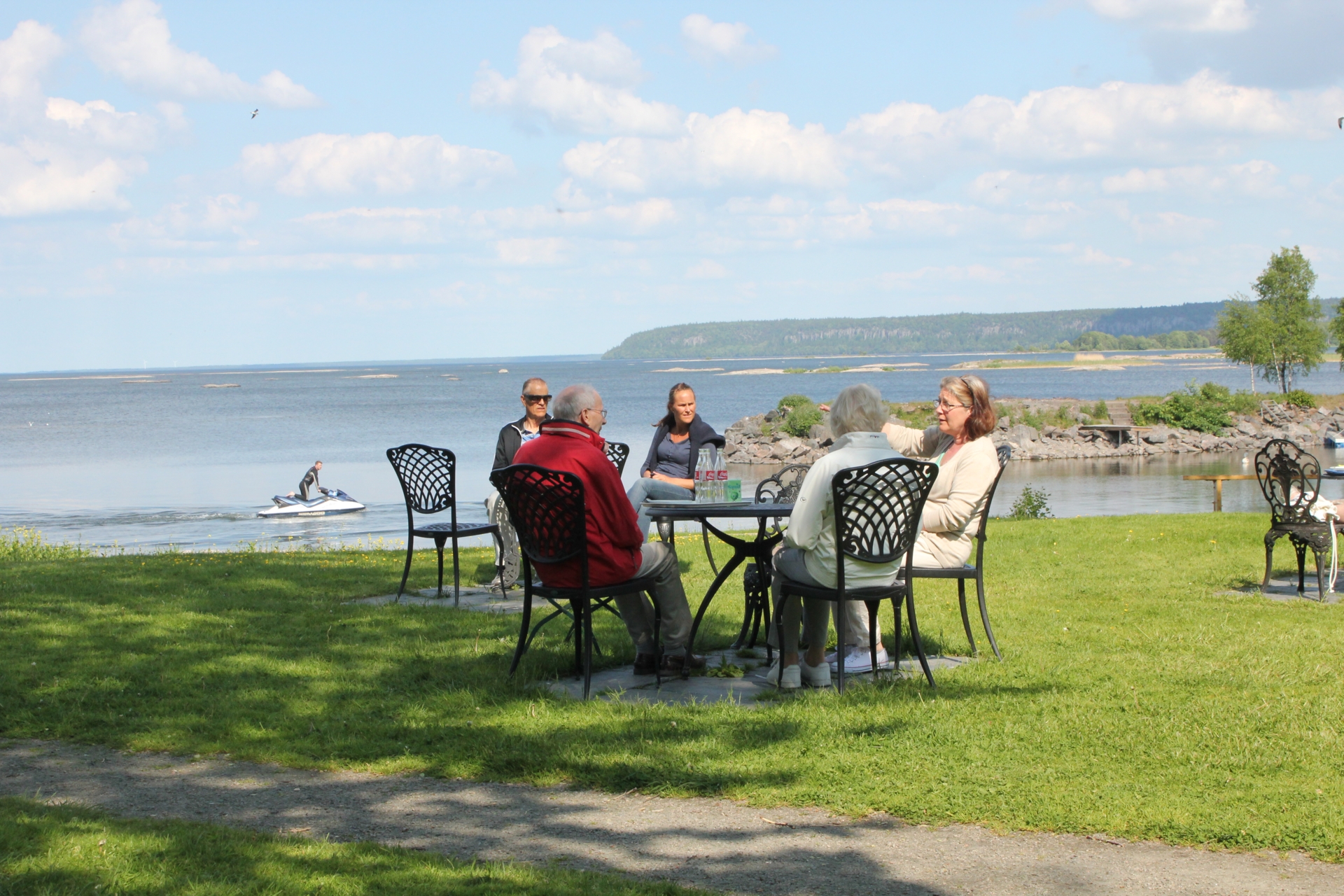 Old picture of the market square in Hjo. 