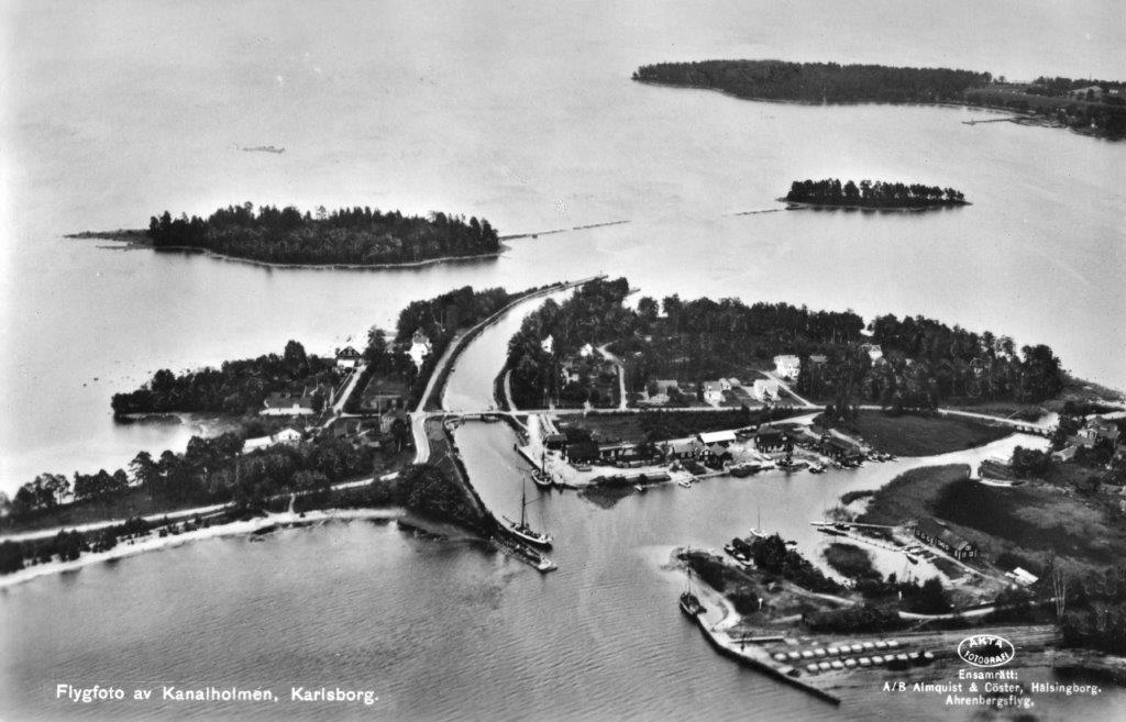 Black and white archive image. Aerial view of the Göta Canal in Karlsborg.