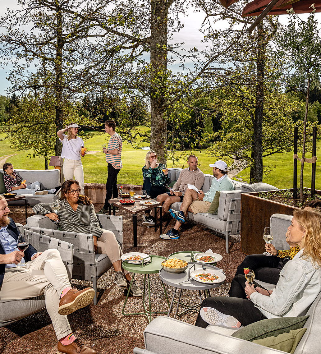 Öijared resort, people and food on terass