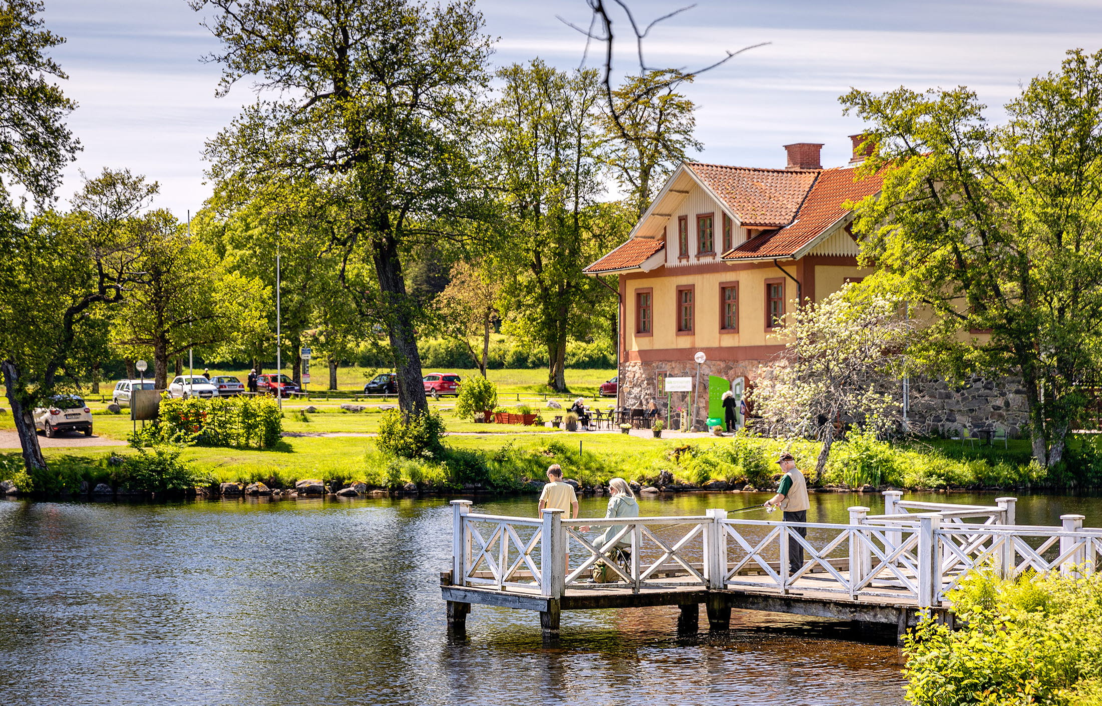 nääs lake and building, café