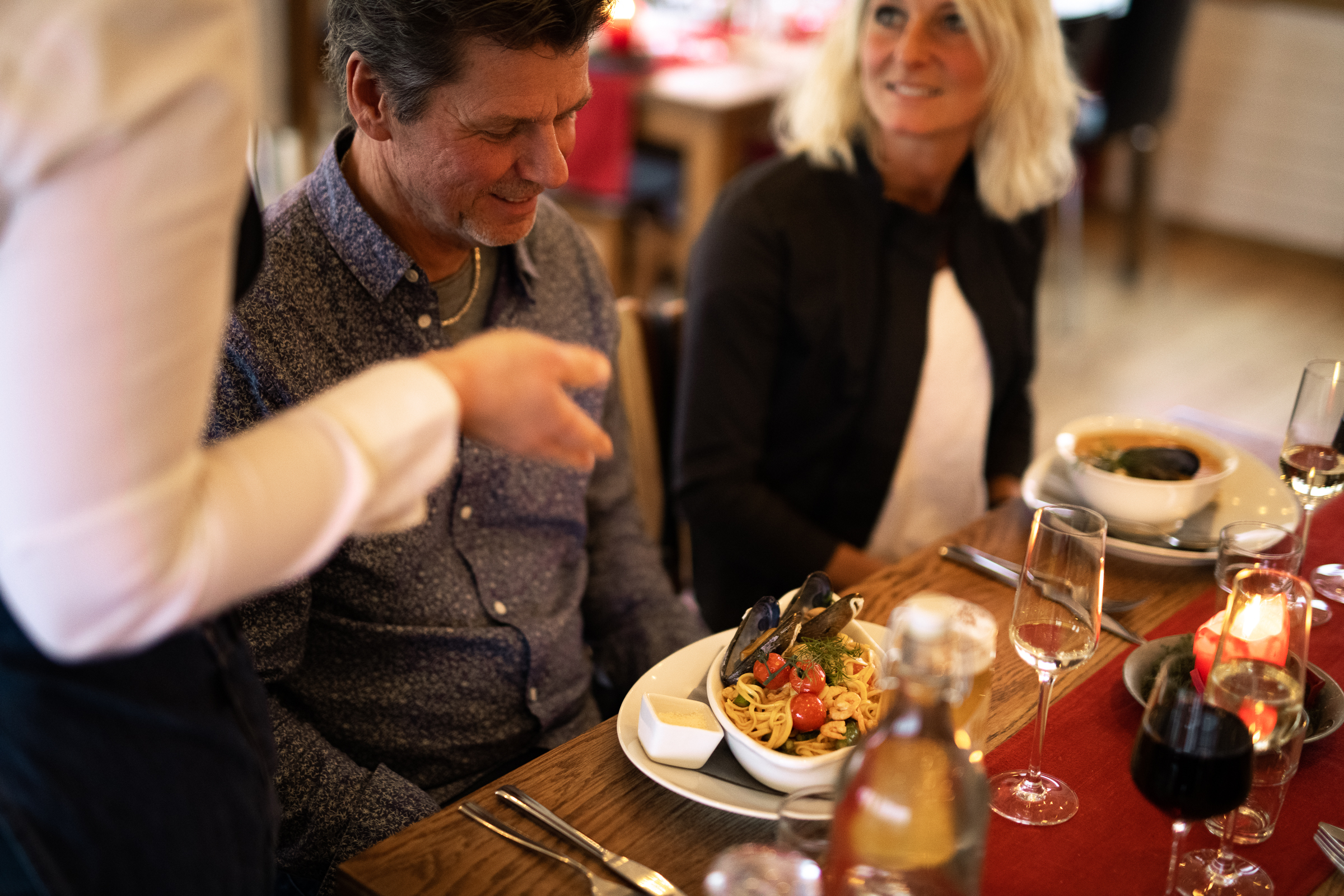 Tullhuset är restaurangen på havet, med utsikt mot Vinga Fyr.