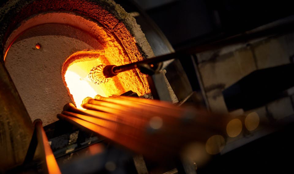 Glass furnace for the manufacture of glass