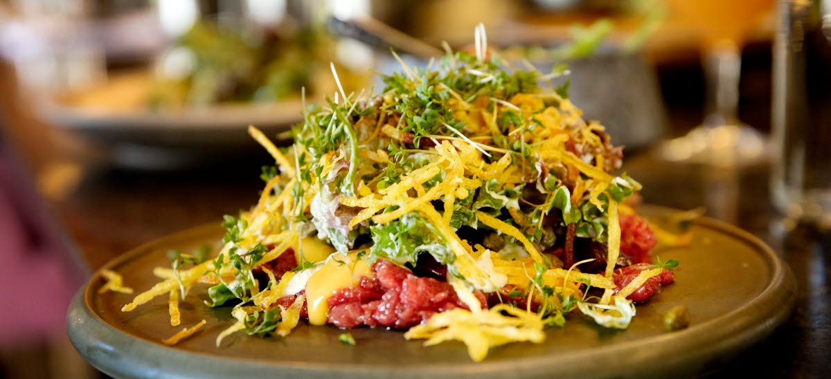 A plate with raw beef.