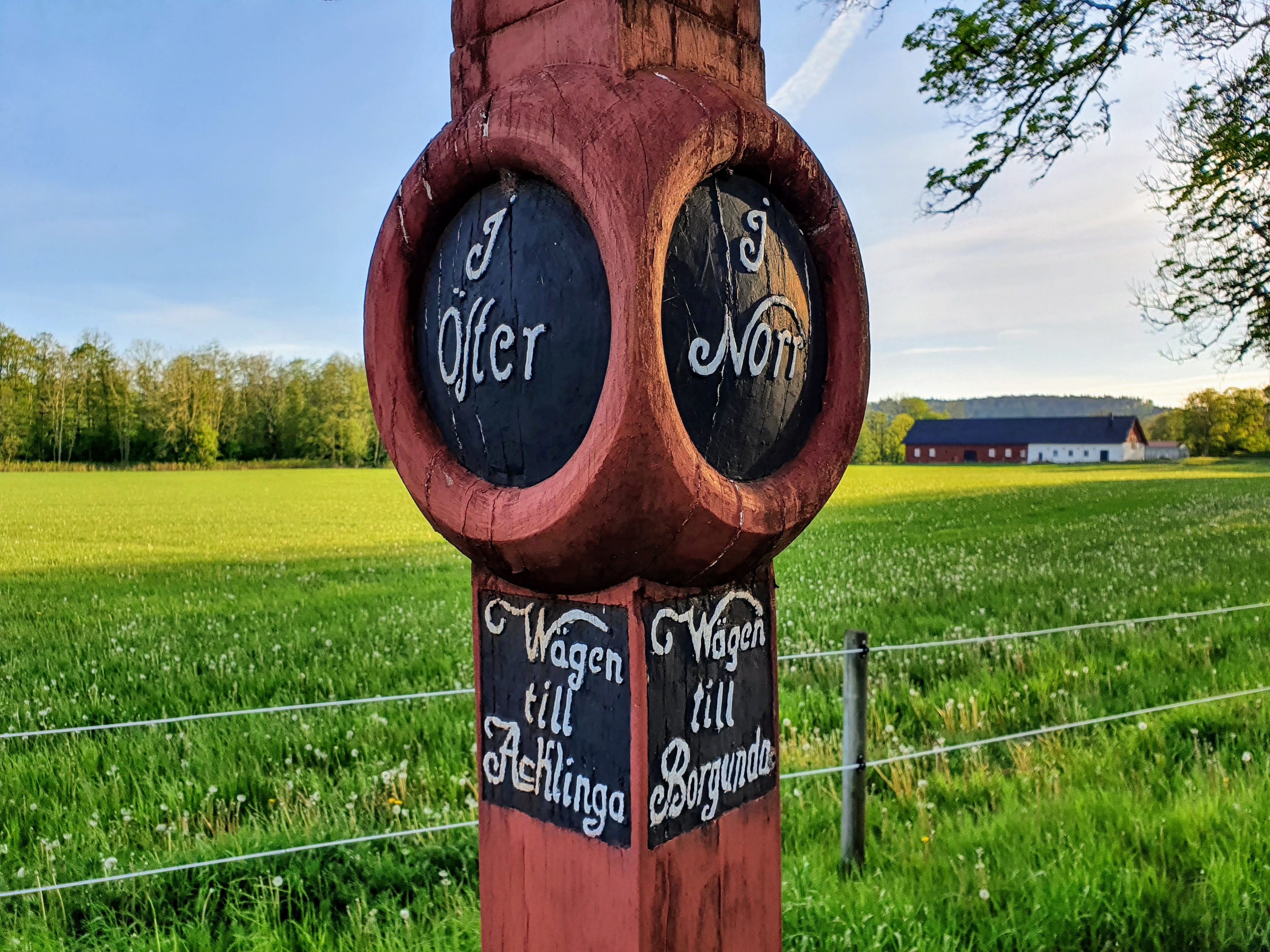 Granne Påle an old wooden signpost