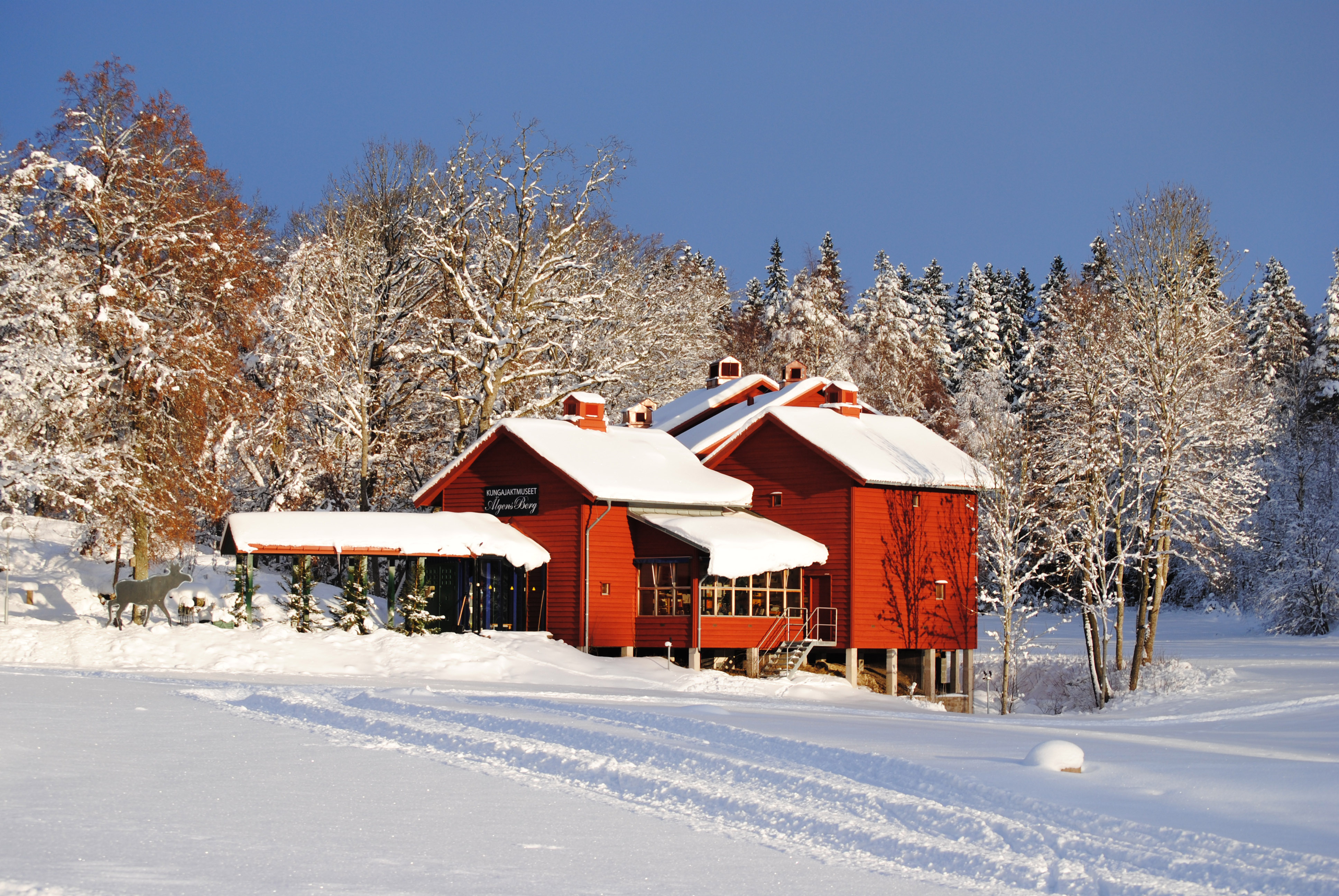 The Royal Hunt Museum Älgens Berg surrounded by snow.