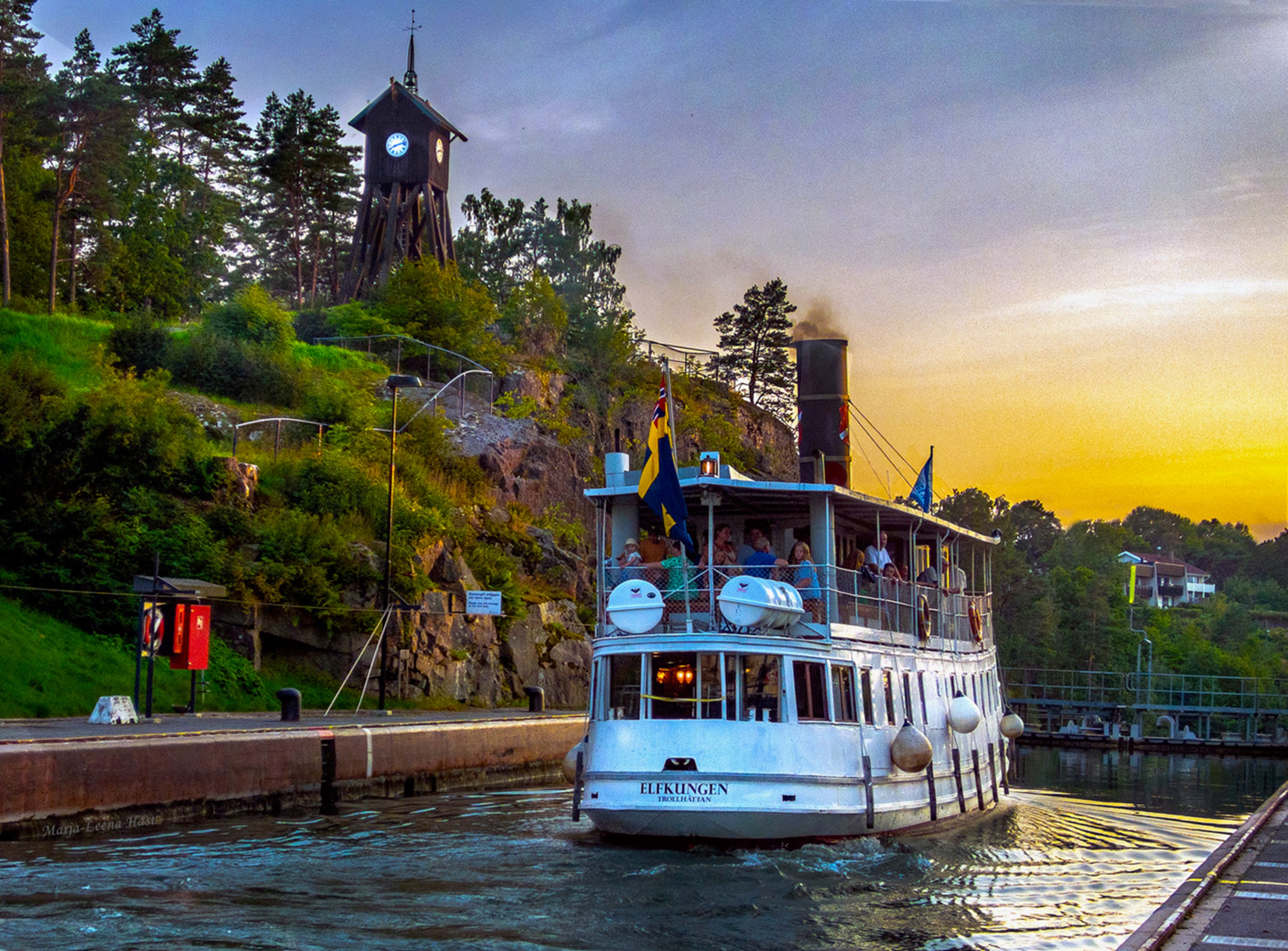 The boat Elfkungen travels the Trollhättan locks