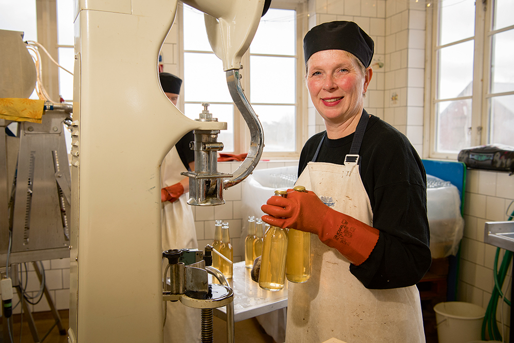 Producing apple juice