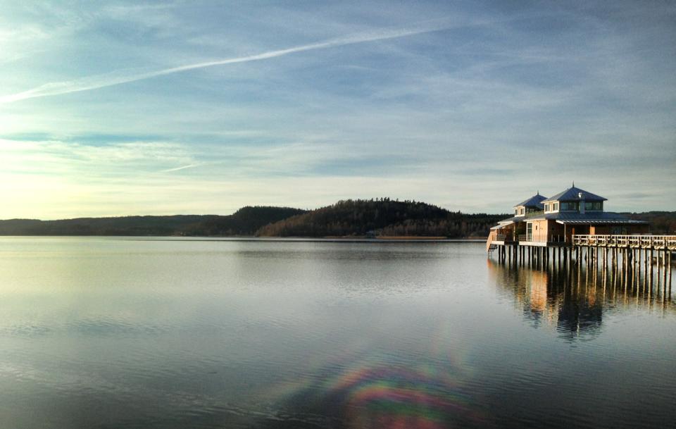 The lake Åsunden with kallbadhuset 