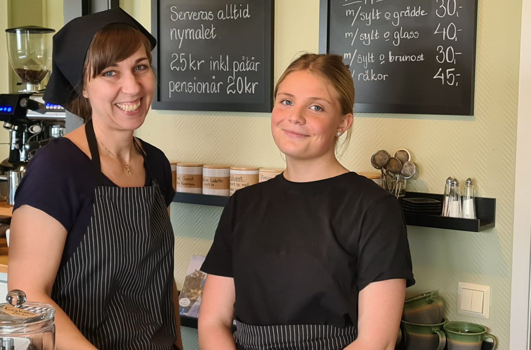 Two girls in the café